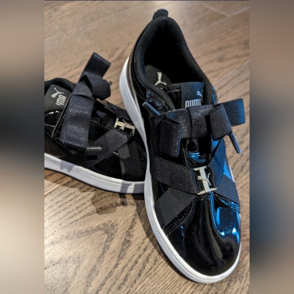 Girl's PUMA Sneakers - Picture 2 of 4